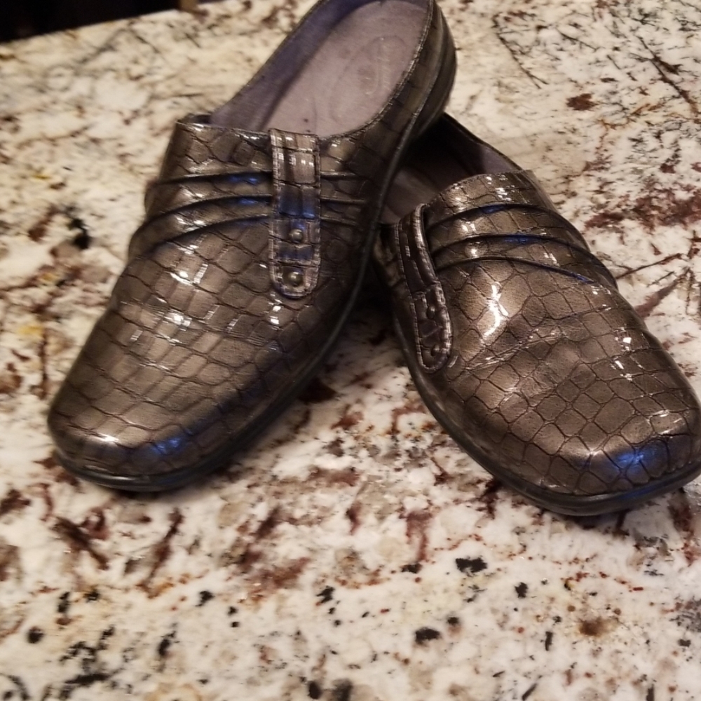 Shoes - Picture 3 of 3
